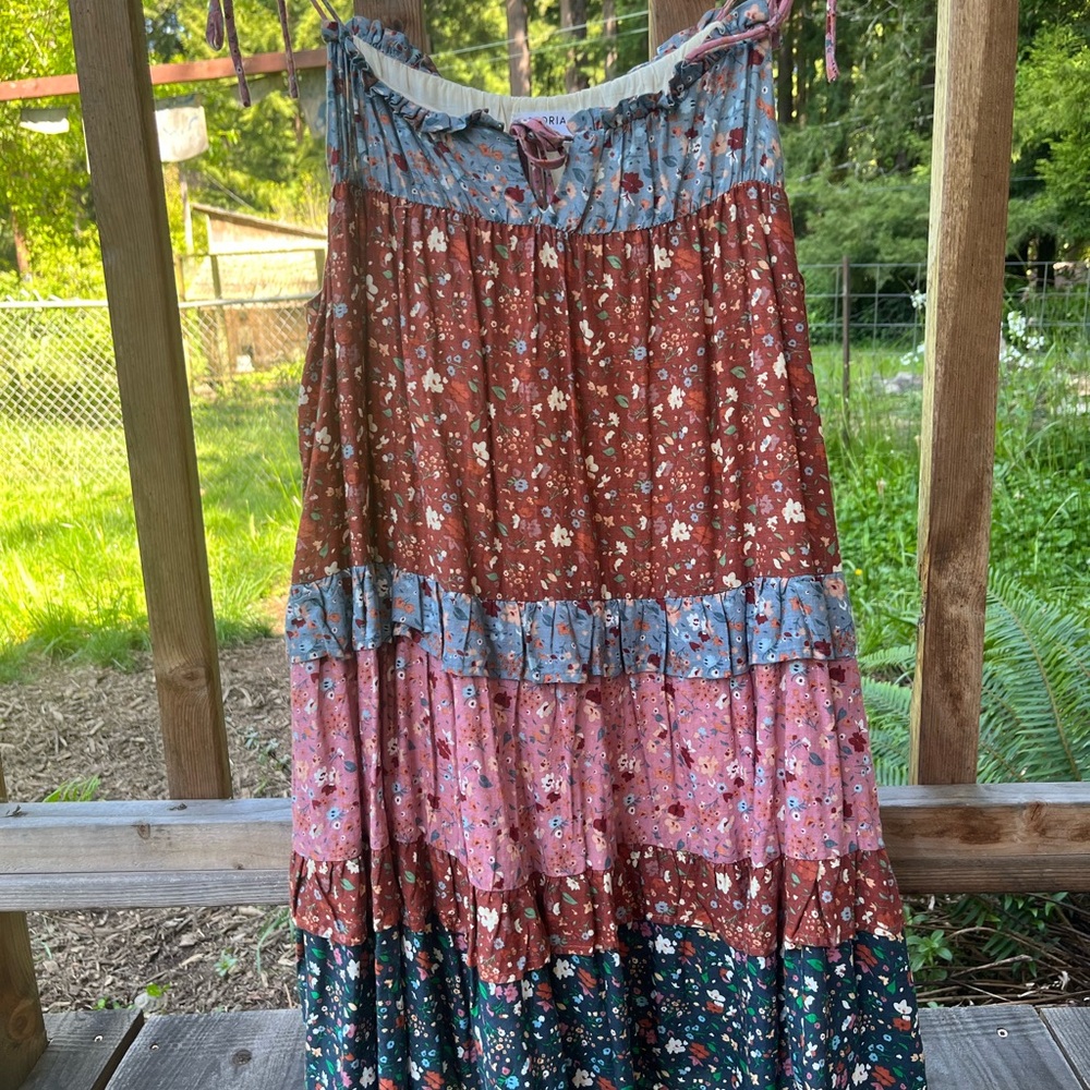 Storia Multicolor Floral Midi Dress